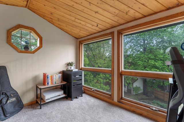 1 Tip Top Lane, Mahtomedi, MN 55115