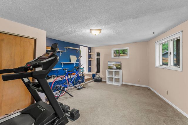 1 Tip Top Lane, Mahtomedi, MN 55115