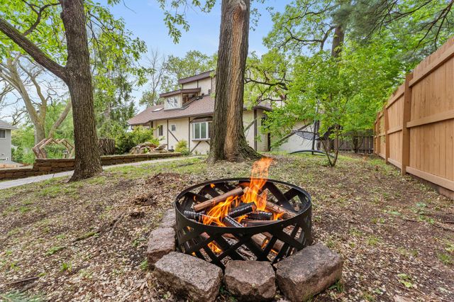 1 Tip Top Lane, Mahtomedi, MN 55115