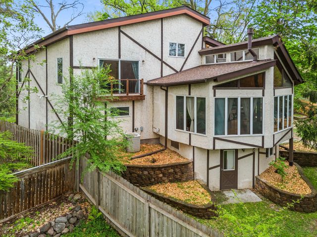 1 Tip Top Lane, Mahtomedi, MN 55115