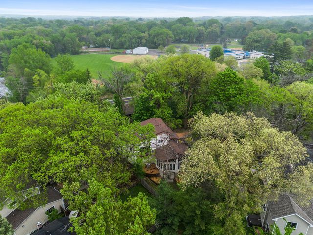 1 Tip Top Lane, Mahtomedi, MN 55115