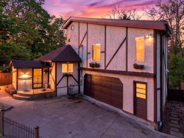 1 Tip Top Lane, Mahtomedi, MN 55115