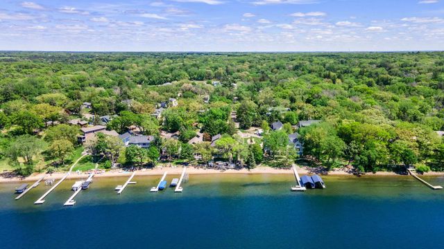 1 Tip Top Lane, Mahtomedi, MN 55115