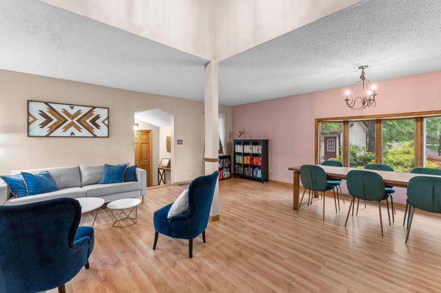 1 Tip Top Lane, Mahtomedi, MN 55115