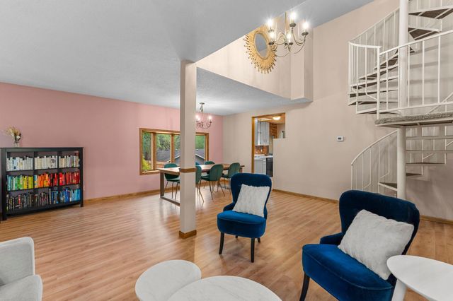 1 Tip Top Lane, Mahtomedi, MN 55115