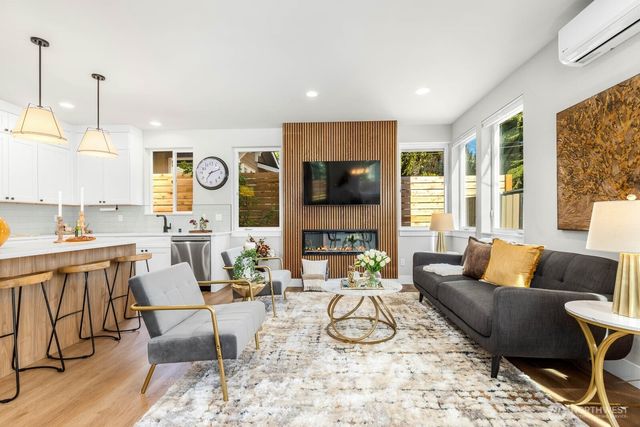 4326 A SW Mills Street, Seattle, WA 98136