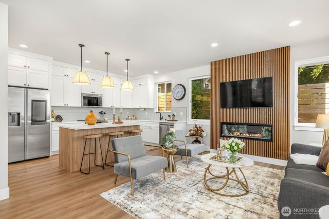 4326 A SW Mills Street, Seattle, WA 98136