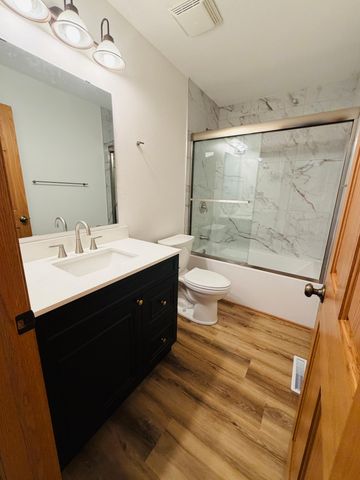 1032 Glade view Court, Saint Cloud, MN 56303