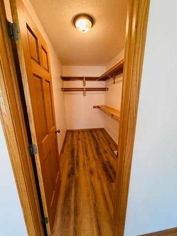 1032 Glade view Court, Saint Cloud, MN 56303