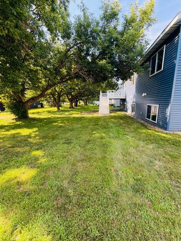 1032 Glade view Court, Saint Cloud, MN 56303