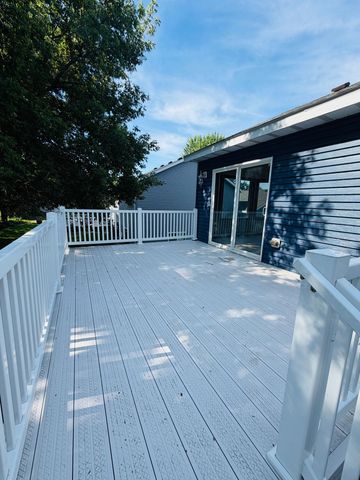 1032 Glade view Court, Saint Cloud, MN 56303