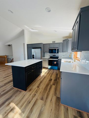 1032 Glade view Court, Saint Cloud, MN 56303