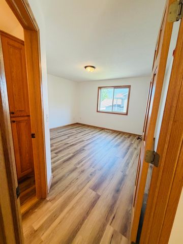 1032 Glade view Court, Saint Cloud, MN 56303