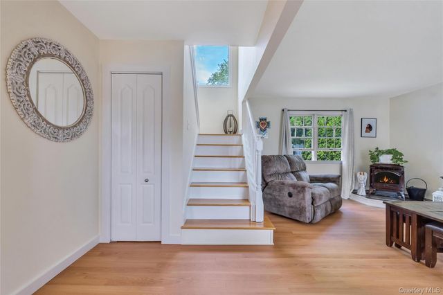 71 Singingwood Drive, Holbrook, NY 11741