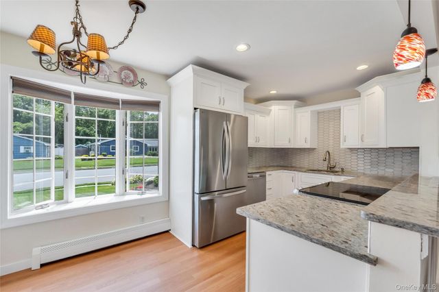 71 Singingwood Drive, Holbrook, NY 11741