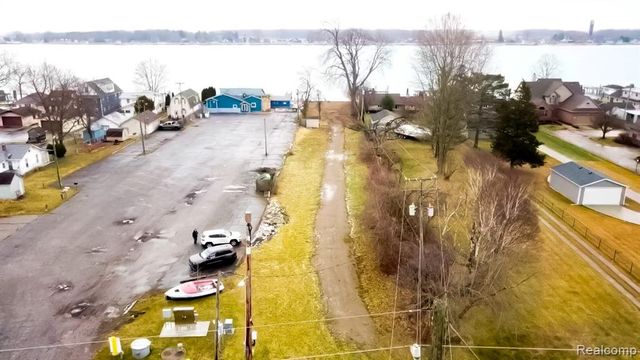 7503 River Road, Marine City, MI 48039