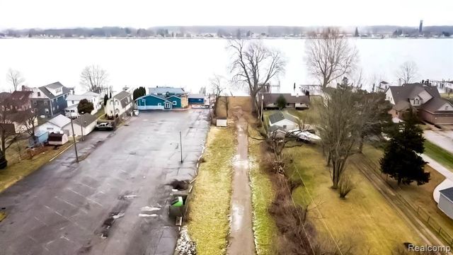 7503 River Road, Marine City, MI 48039