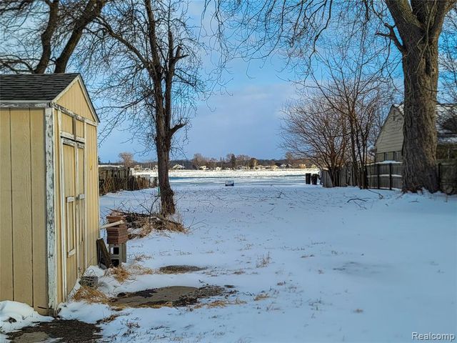 7503 River Road, Marine City, MI 48039