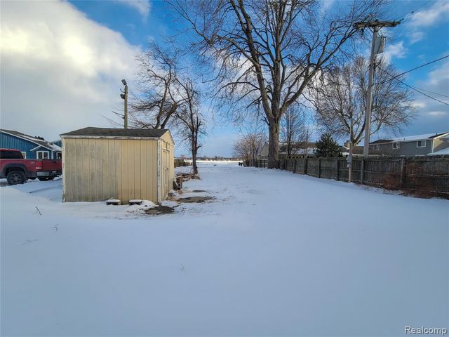 7503 River Road, Marine City, MI 48039