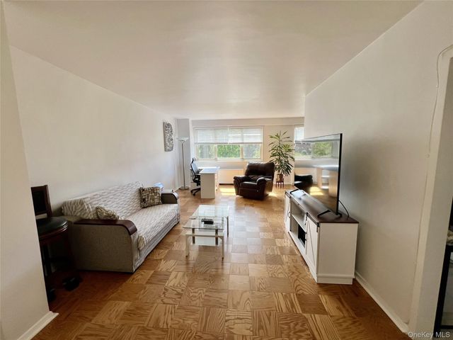 30 Lake Street 8D, White Plains, NY 10603