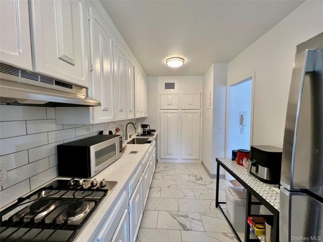 30 Lake Street 8D, White Plains, NY 10603