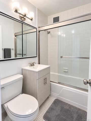 30 Lake Street 8D, White Plains, NY 10603