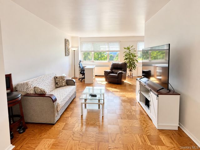 30 Lake Street 8D, White Plains, NY 10603
