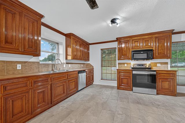 3122 Kueck Road, Rosenberg, TX 77471