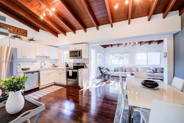 2190 NE 169th St, North Miami Beach, FL 33162