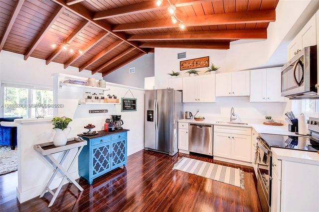 2190 NE 169th St, North Miami Beach, FL 33162