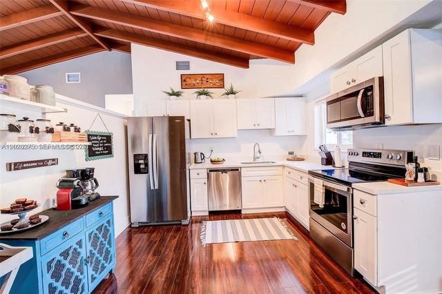 2190 NE 169th St, North Miami Beach, FL 33162