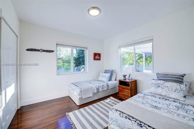 2190 NE 169th St, North Miami Beach, FL 33162