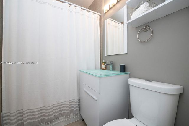 2190 NE 169th St, North Miami Beach, FL 33162