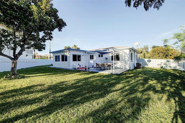 2190 NE 169th St, North Miami Beach, FL 33162