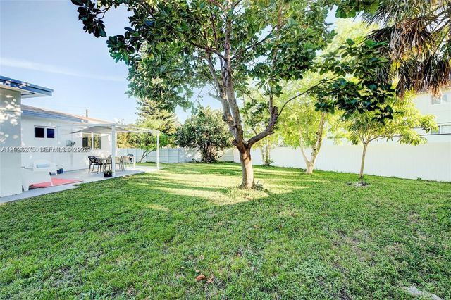 2190 NE 169th St, North Miami Beach, FL 33162