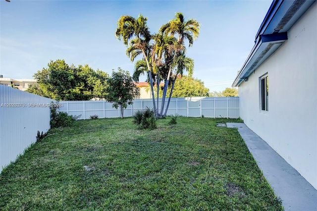2190 NE 169th St, North Miami Beach, FL 33162