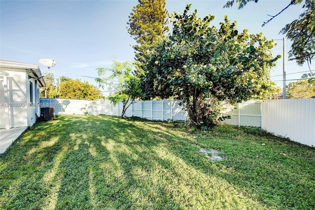 2190 NE 169th St, North Miami Beach, FL 33162