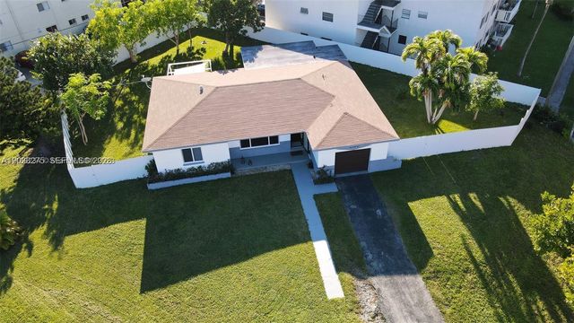 2190 NE 169th St, North Miami Beach, FL 33162
