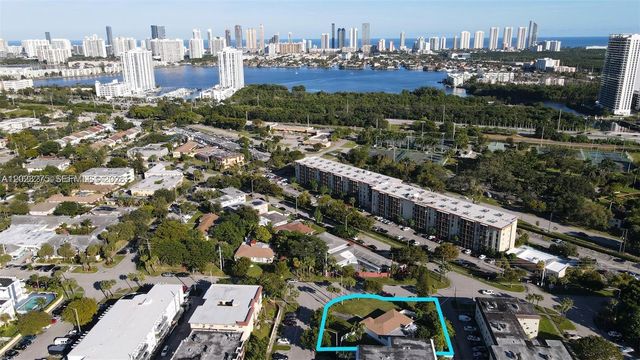 2190 NE 169th St, North Miami Beach, FL 33162