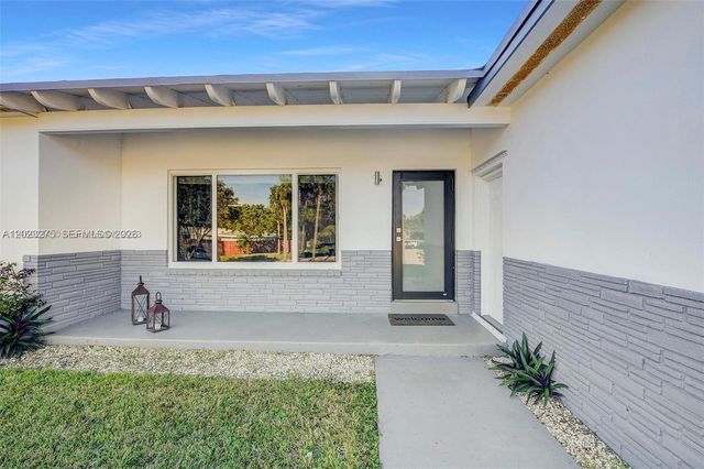 2190 NE 169th St, North Miami Beach, FL 33162