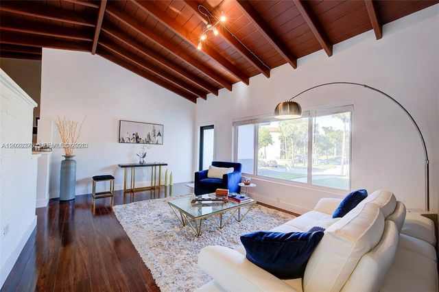 2190 NE 169th St, North Miami Beach, FL 33162
