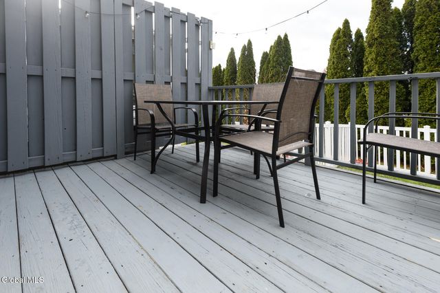 15 Erie Court, Waterford, NY 12188