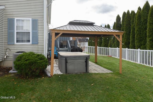 15 Erie Court, Waterford, NY 12188