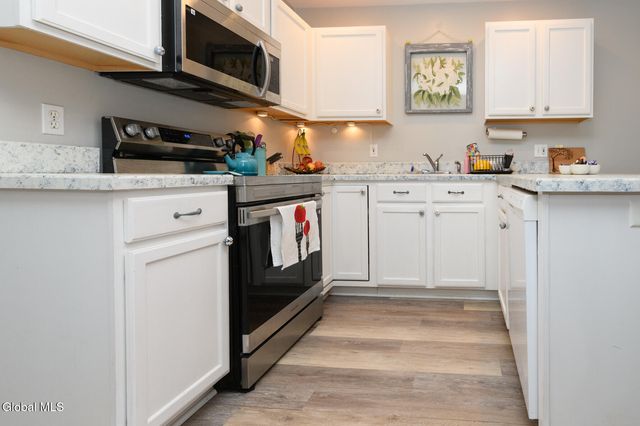 15 Erie Court, Waterford, NY 12188