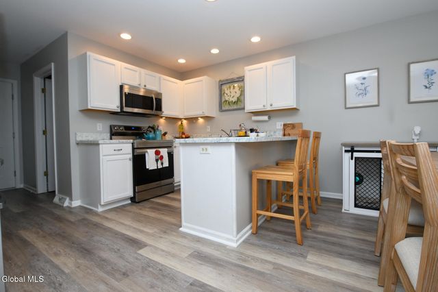 15 Erie Court, Waterford, NY 12188