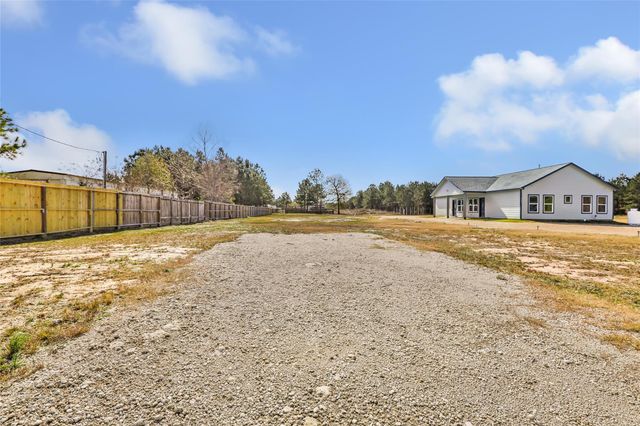 121 County Road 5122, Cleveland, TX 77327