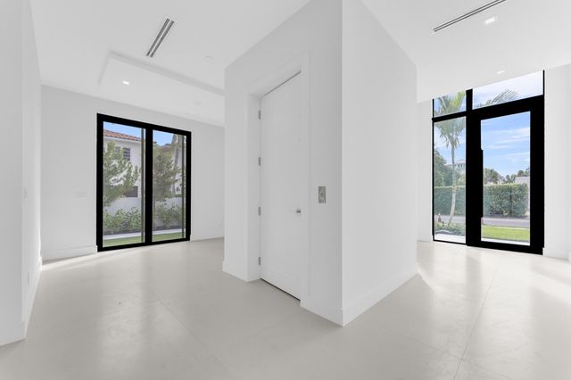 913 Denery Lane, Delray Beach, FL 33483
