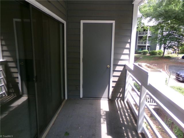 352 Meadows Circle, Winston-salem, NC 27104