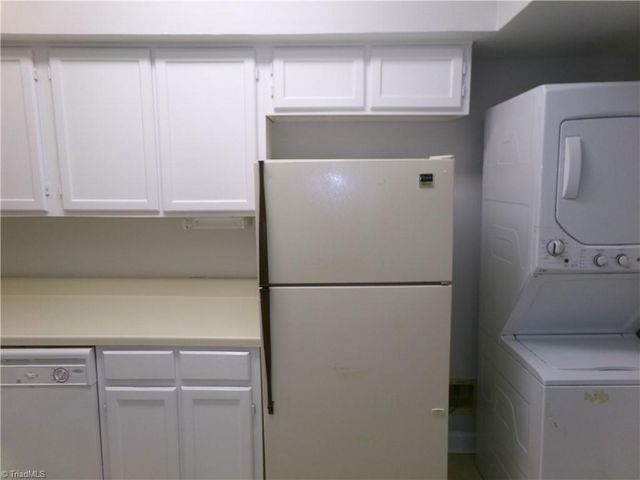 352 Meadows Circle, Winston-salem, NC 27104