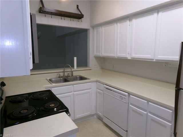 352 Meadows Circle, Winston-salem, NC 27104
